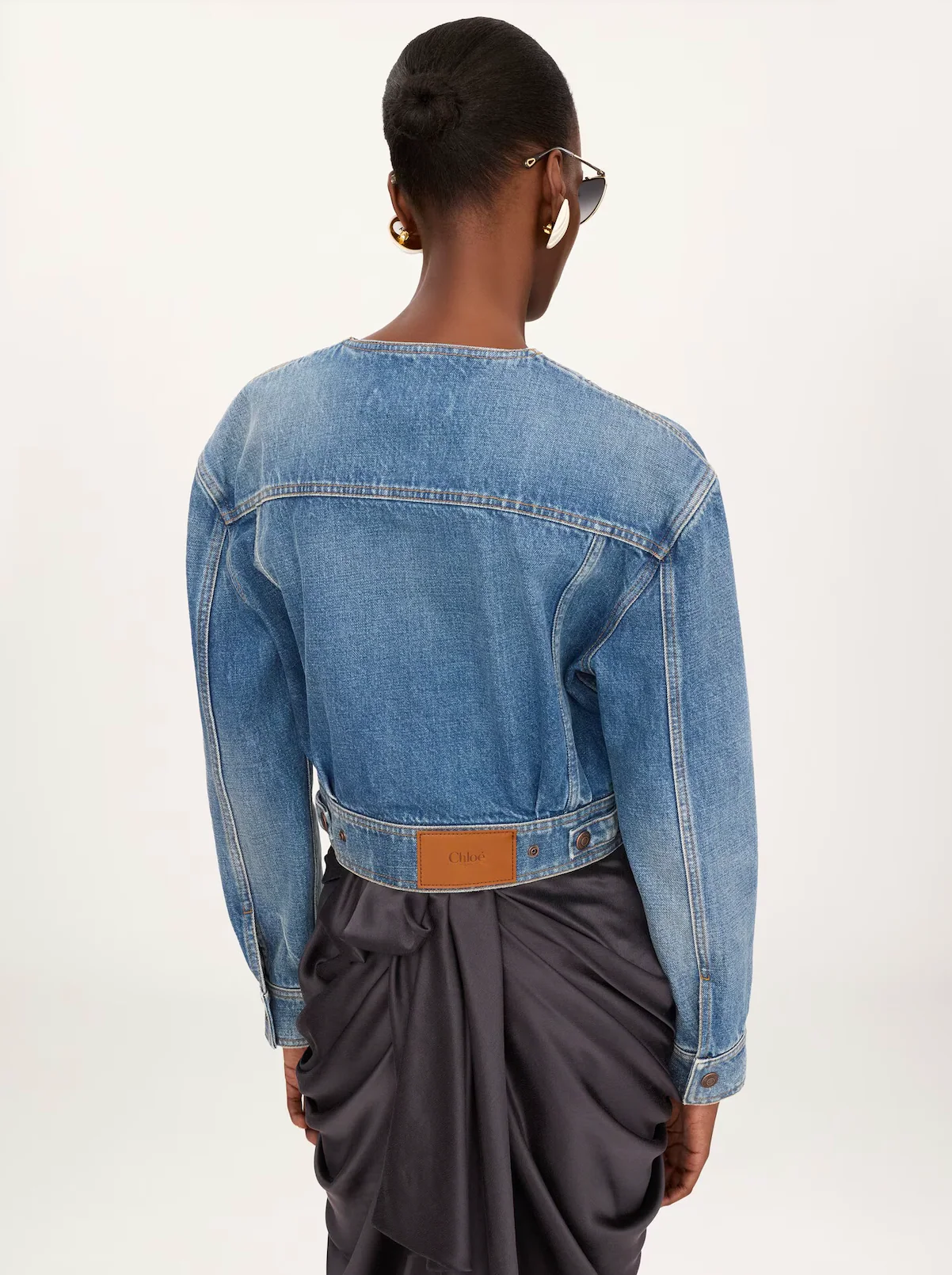 Collarless cropped jacket in denim - Image 3