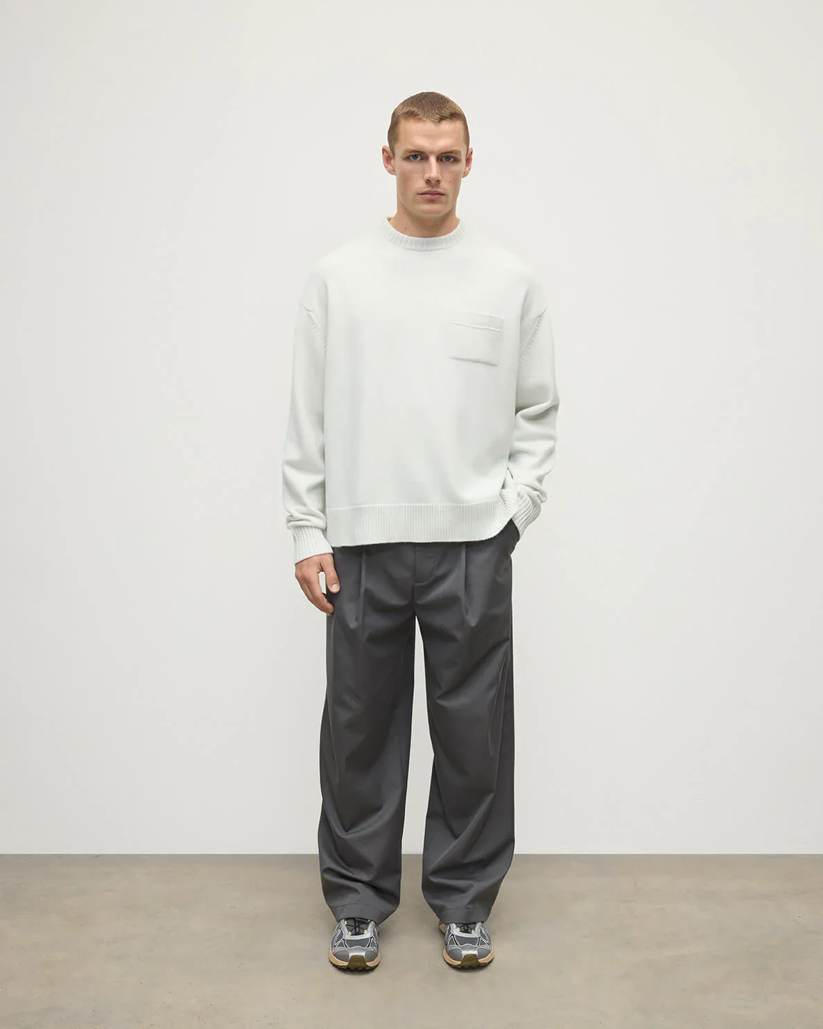 Crew Neck Oversized with Pocket - Image 2