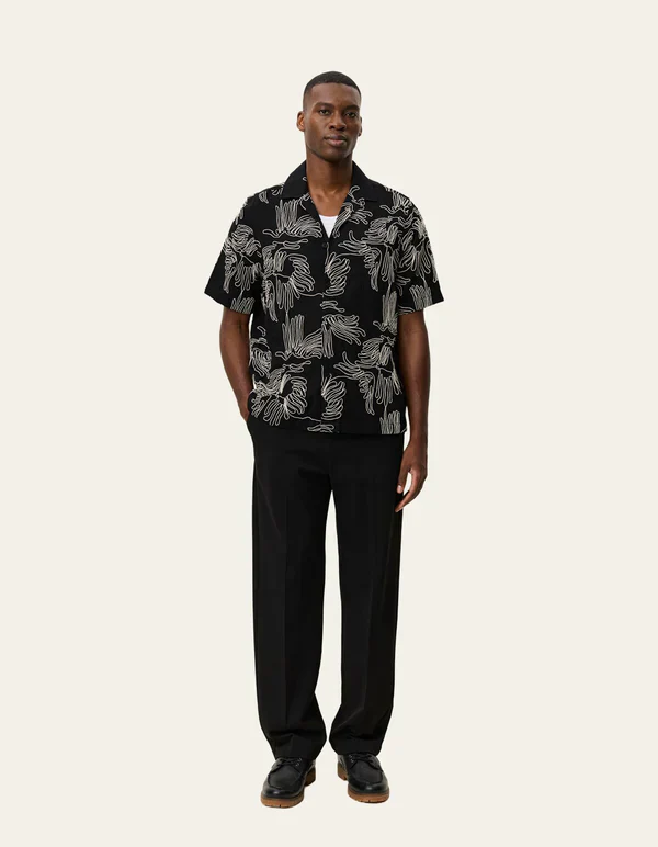 Liam AOE Flowers SS Shirt Black - Image 2