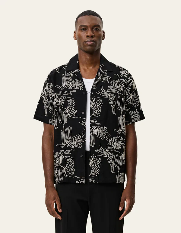 Liam AOE Flowers SS Shirt Black - Image 3