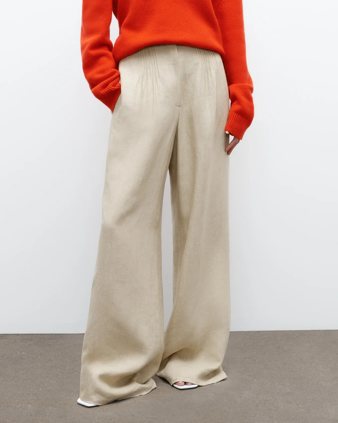 Mini Pleat Trouser in Washed Linen Suiting - Image 2