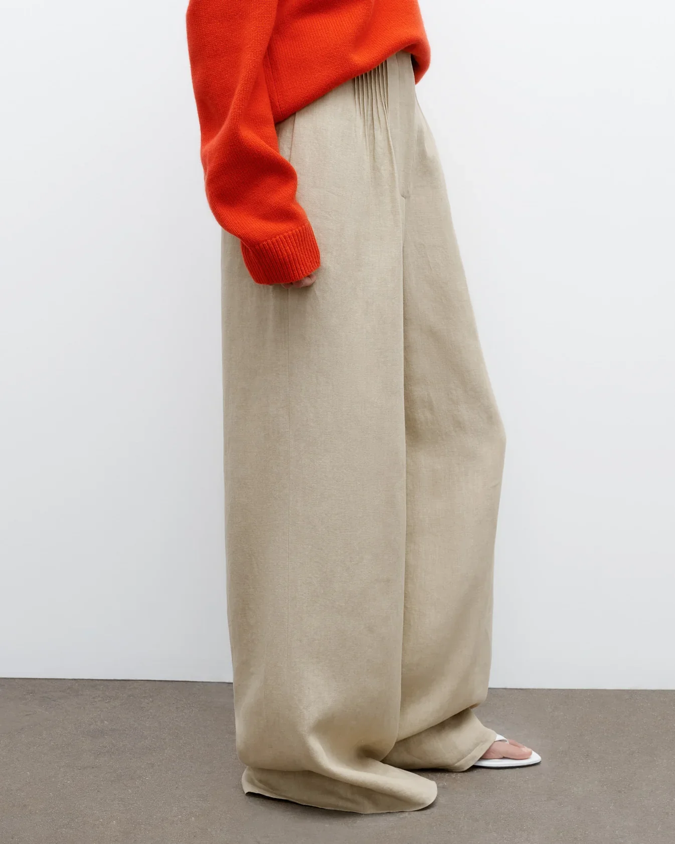 Mini Pleat Trouser in Washed Linen Suiting - Image 4