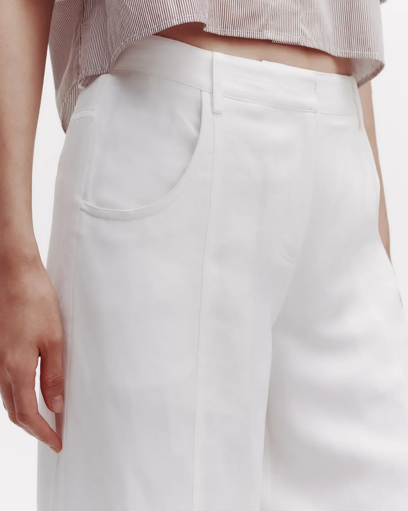 Dee's Trouser in Coated Viscose Linen - Image 3