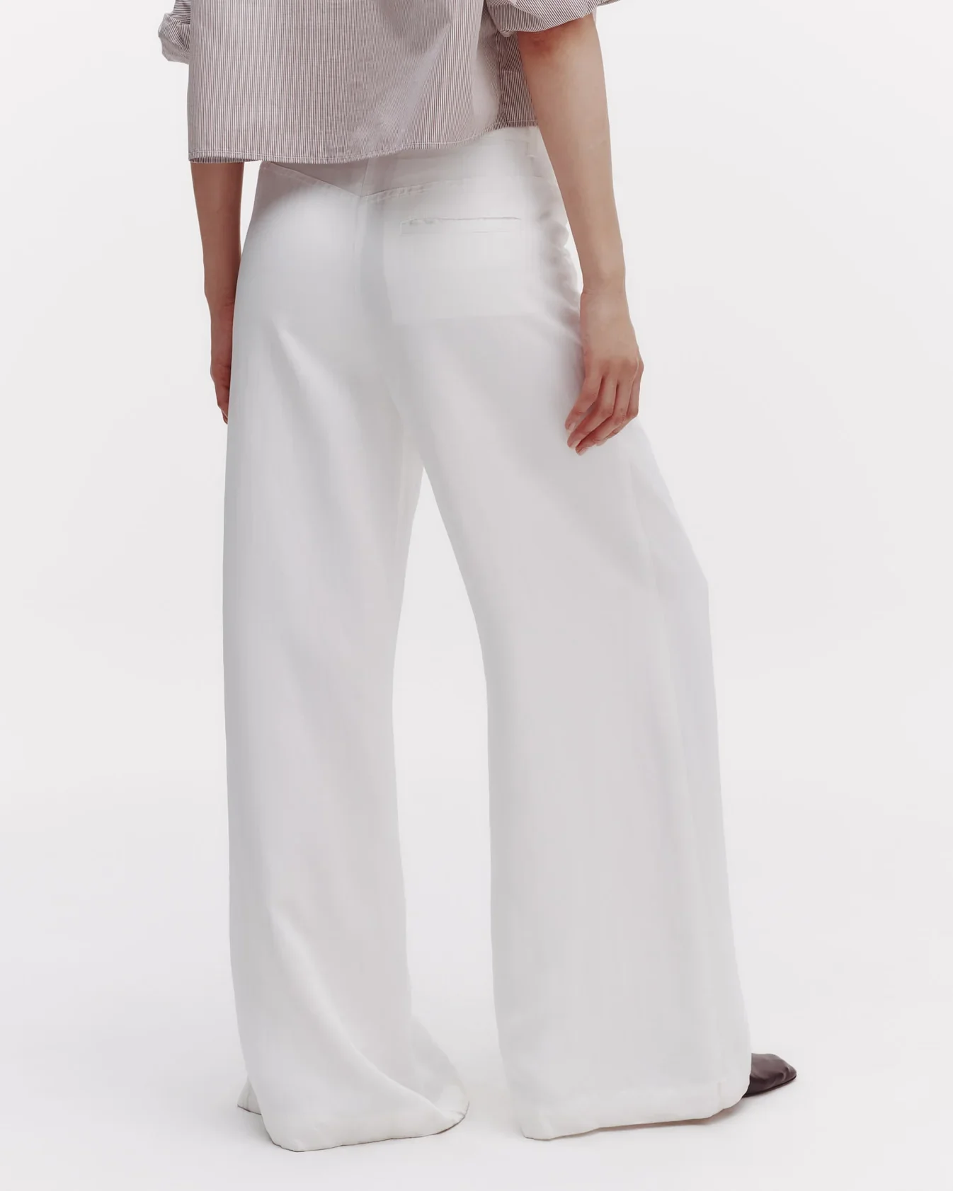 Dee's Trouser in Coated Viscose Linen - Image 5