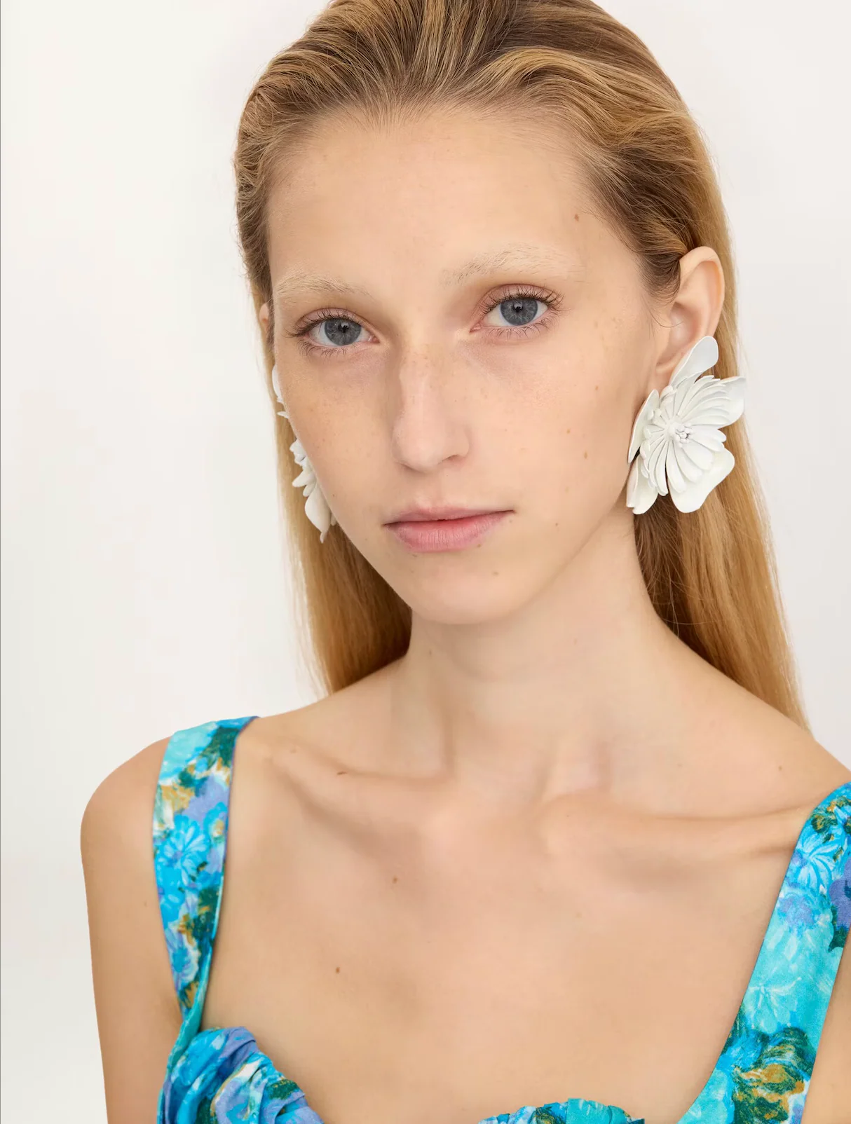 The Chloé Bloom Earrings - Image 3