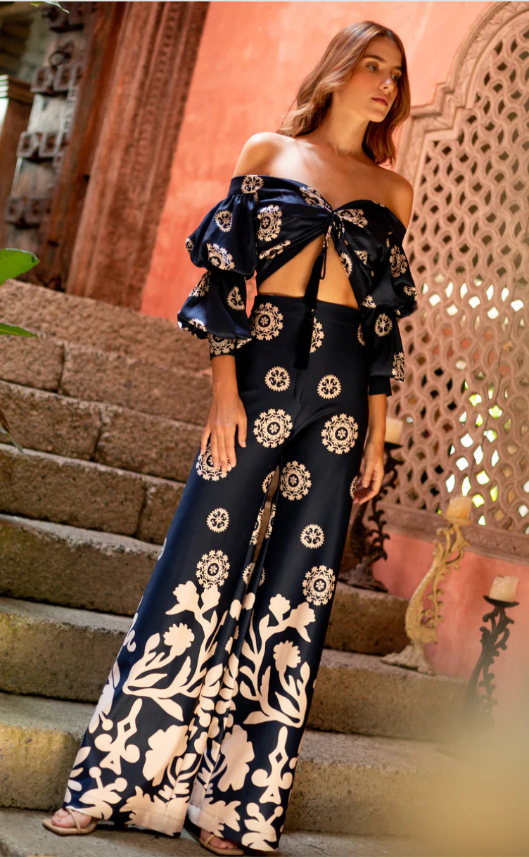 Zinu Cropped Blouse Navy Dots (Final Sale) - Image 4